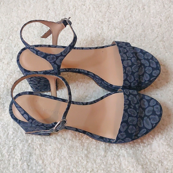 Stuart Weitzman Dancer Mif Block Platform Sandal Leopard printed denim/Blue. 8 B - Picture 5 of 11